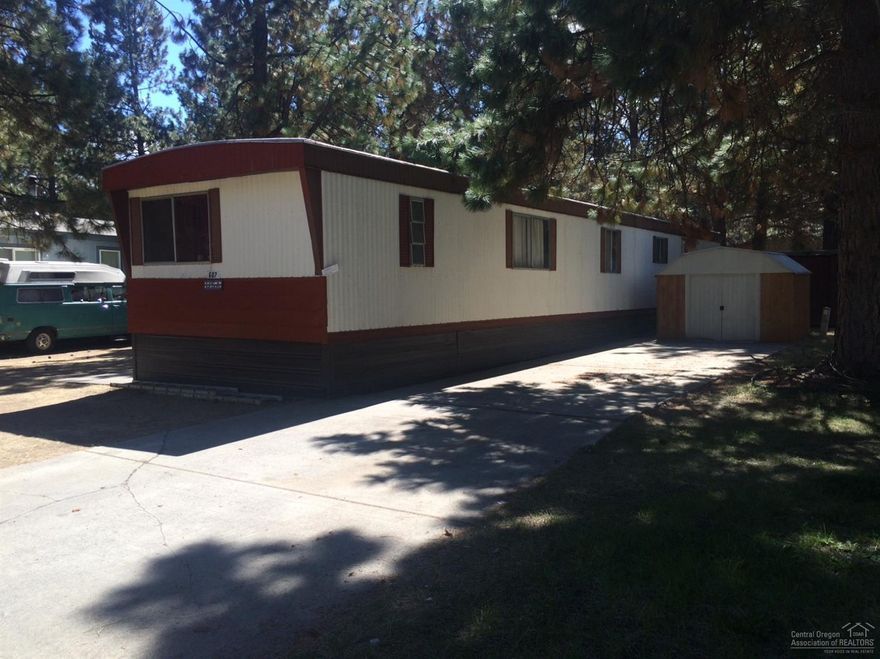 3/2 partially furnished home, ready to go. Newer carpet.