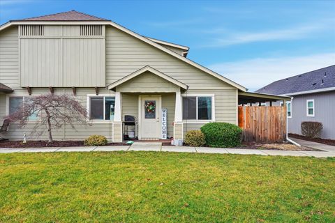 Photo of 171 Mellecker Way, Medford, OR 97501 (MLS # 220215373)