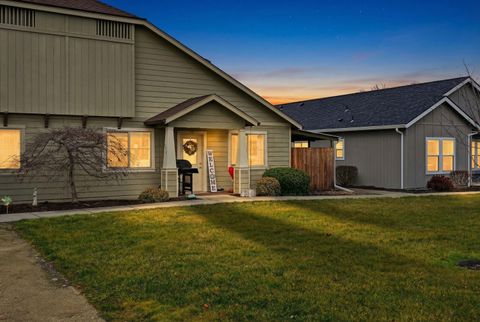 Tiny photo for 171 Mellecker Way, Medford, OR 97501 (MLS # 220215373)