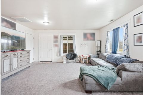 Tiny photo for 171 Mellecker Way, Medford, OR 97501 (MLS # 220215373)