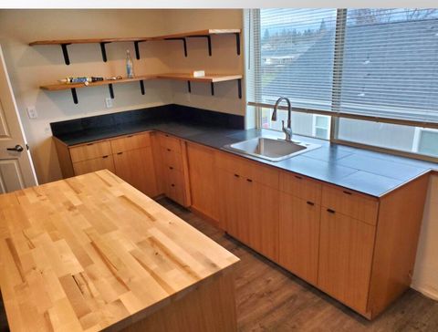 Tiny photo for 171 Mellecker Way, Medford, OR 97501 (MLS # 220215373)