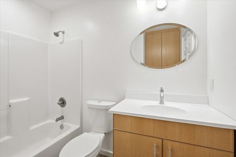 Tiny photo for 171 Mellecker Way, Medford, OR 97501 (MLS # 220215373)