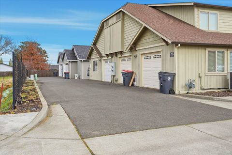 Tiny photo for 171 Mellecker Way, Medford, OR 97501 (MLS # 220215373)