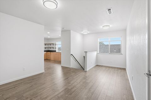 Tiny photo for 171 Mellecker Way, Medford, OR 97501 (MLS # 220215373)