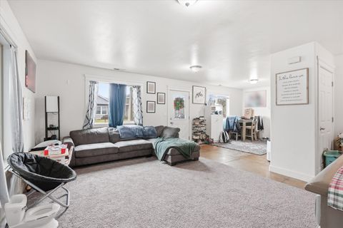 Tiny photo for 171 Mellecker Way, Medford, OR 97501 (MLS # 220215373)