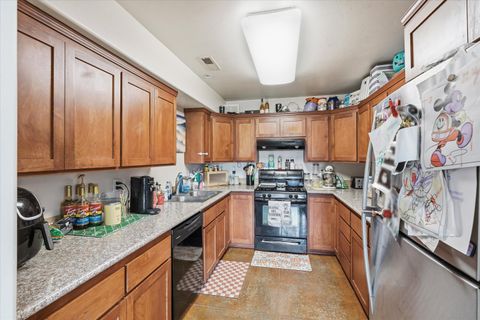 Tiny photo for 171 Mellecker Way, Medford, OR 97501 (MLS # 220215373)