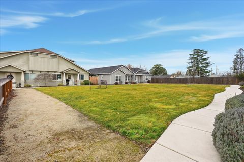 Tiny photo for 171 Mellecker Way, Medford, OR 97501 (MLS # 220215373)