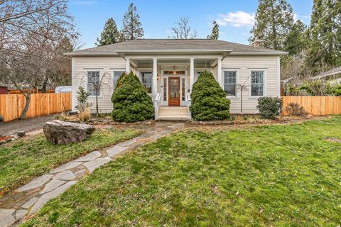 Photo of 283 High Street, Ashland, OR 97520 (MLS # 220215520)