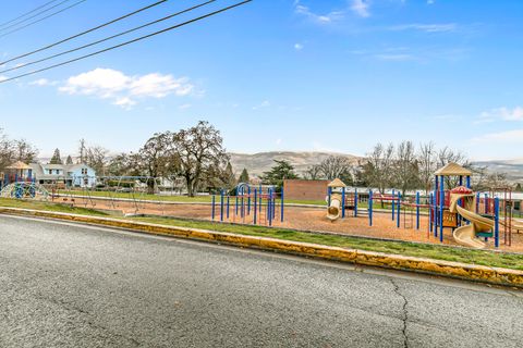 Tiny photo for 283 High Street, Ashland, OR 97520 (MLS # 220215520)