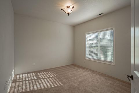 Tiny photo for 3749 Sherwood Park Drive, Medford, OR 97504 (MLS # 220213878)