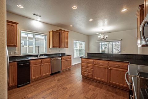 Tiny photo for 3749 Sherwood Park Drive, Medford, OR 97504 (MLS # 220213878)