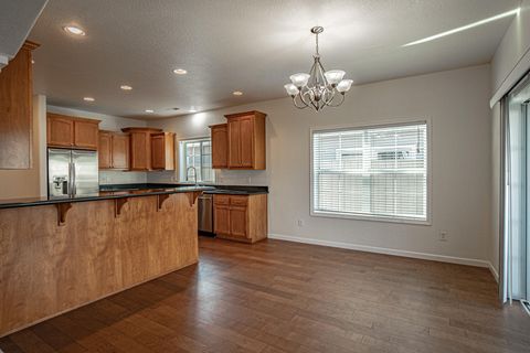 Tiny photo for 3749 Sherwood Park Drive, Medford, OR 97504 (MLS # 220213878)