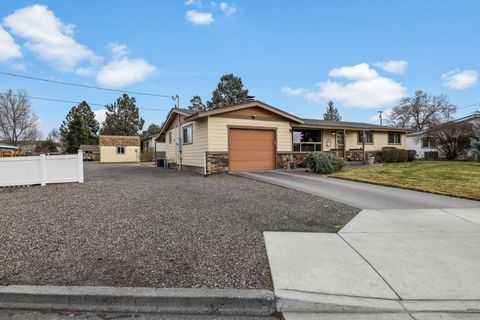 Tiny photo for 1066 SW Canyon Drive, Redmond, OR 97756 (MLS # 220215654)