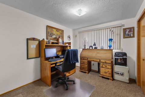 Tiny photo for 1066 SW Canyon Drive, Redmond, OR 97756 (MLS # 220215654)