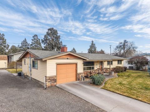 Photo of 1066 SW Canyon Drive, Redmond, OR 97756 (MLS # 220215654)