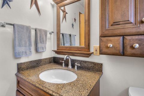 Tiny photo for 1066 SW Canyon Drive, Redmond, OR 97756 (MLS # 220215654)