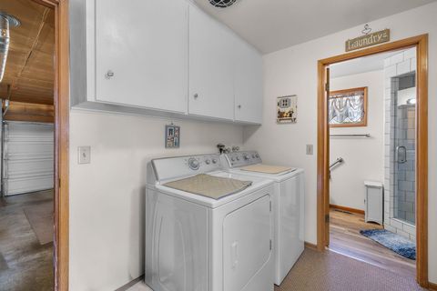 Tiny photo for 1066 SW Canyon Drive, Redmond, OR 97756 (MLS # 220215654)