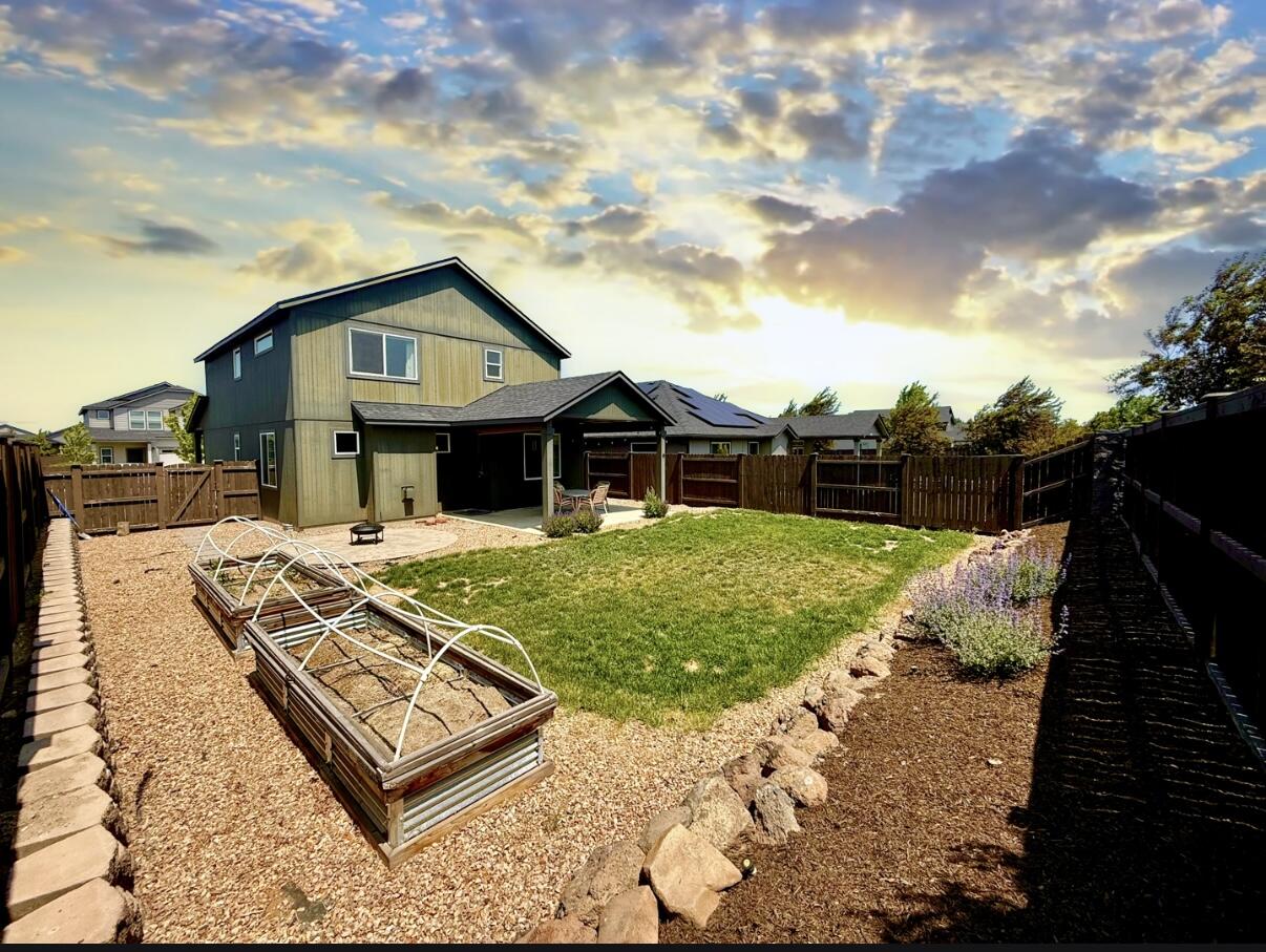 2522 NW Hemlock Way