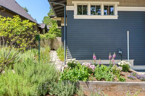 Tiny photo for 2322 NW High Lakes Loop, Bend, OR 97703 (MLS # 220219534)
