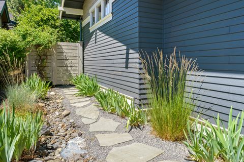 Tiny photo for 2322 NW High Lakes Loop, Bend, OR 97703 (MLS # 220219534)