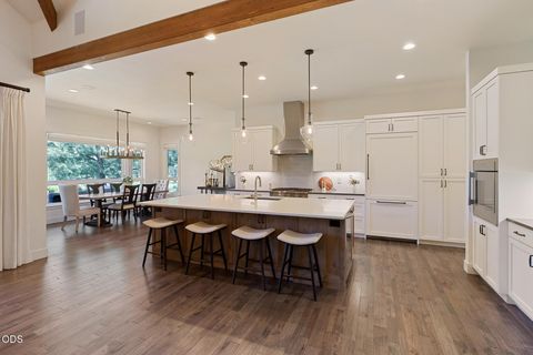 Tiny photo for 60255 Sunset View Drive, Bend, OR 97702 (MLS # 220222651)