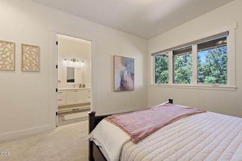 Tiny photo for 60255 Sunset View Drive, Bend, OR 97702 (MLS # 220222651)