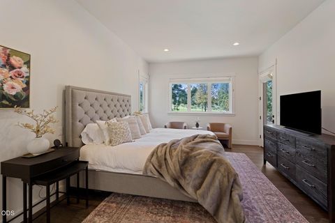 Tiny photo for 60255 Sunset View Drive, Bend, OR 97702 (MLS # 220222651)