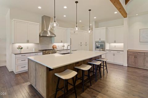 Tiny photo for 60255 Sunset View Drive, Bend, OR 97702 (MLS # 220222651)