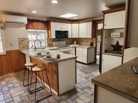 Tiny photo for 16506 Sprague Loop, La Pine, OR 97739 (MLS # 220199497)