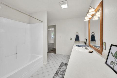 Tiny photo for 16506 Sprague Loop, La Pine, OR 97739 (MLS # 220199497)