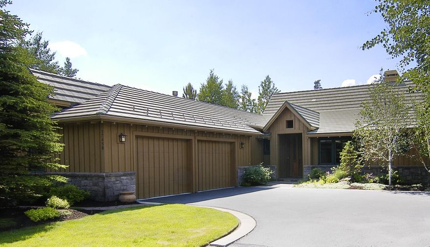 One level Osprey Point free standing condo in Crosswater with no common walls.  Nice condition, backing to large peaceful common area.