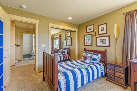 Tiny photo for 1354 Ridgecrest Drive, Klamath Falls, OR 97601 (MLS # 220223985)