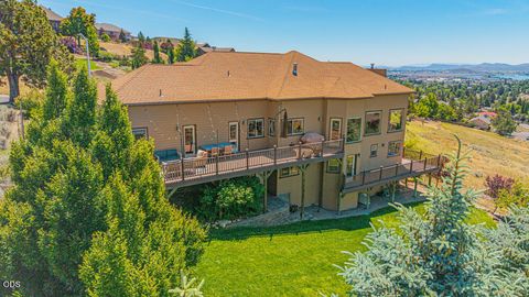 Tiny photo for 1354 Ridgecrest Drive, Klamath Falls, OR 97601 (MLS # 220223985)