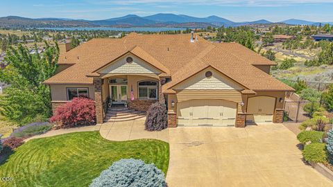 Photo of 1354 Ridgecrest Drive, Klamath Falls, OR 97601 (MLS # 220223985)