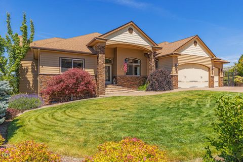 Tiny photo for 1354 Ridgecrest Drive, Klamath Falls, OR 97601 (MLS # 220223985)