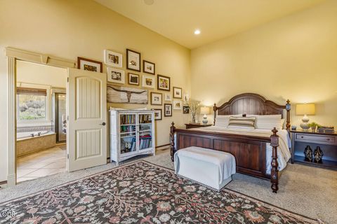 Tiny photo for 1354 Ridgecrest Drive, Klamath Falls, OR 97601 (MLS # 220223985)