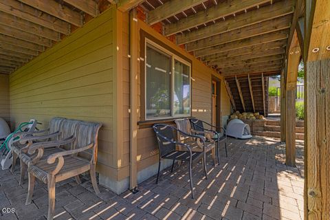 Tiny photo for 1354 Ridgecrest Drive, Klamath Falls, OR 97601 (MLS # 220223985)