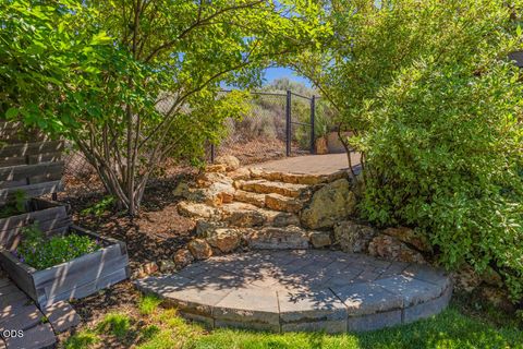 Tiny photo for 1354 Ridgecrest Drive, Klamath Falls, OR 97601 (MLS # 220223985)