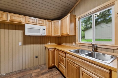 Tiny photo for 135 Rolling Hills Drive, Grants Pass, OR 97526 (MLS # 220225771)