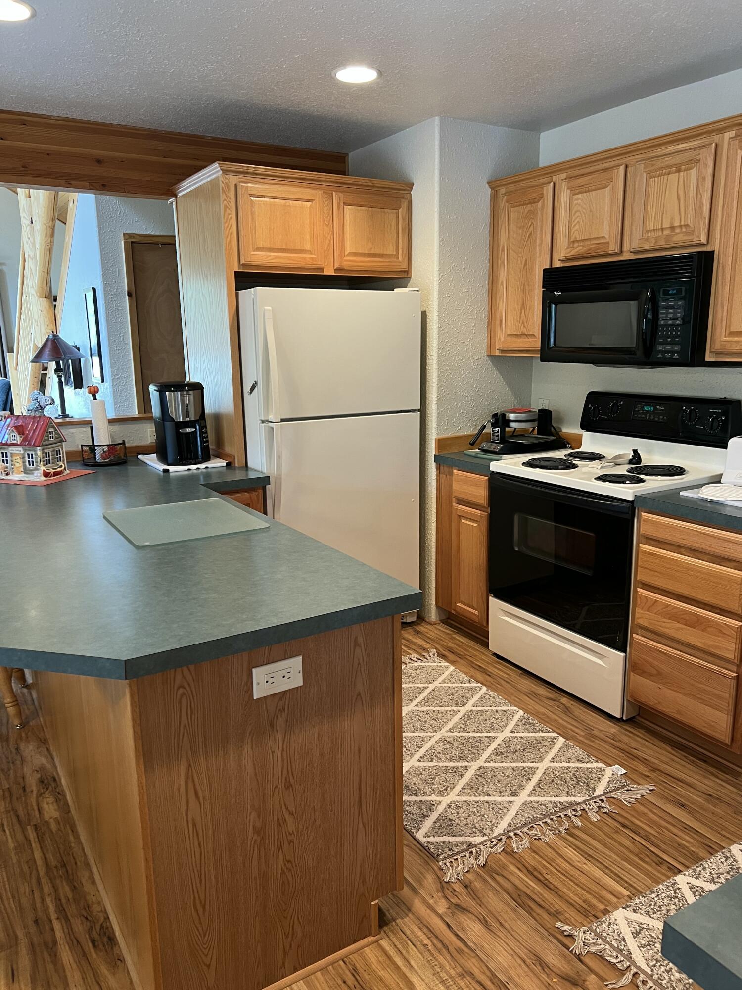 La Pine, Oregon 97739, United States, 2 Bedrooms Bedrooms, ,3 BathroomsBathrooms,Residential,Active,129780