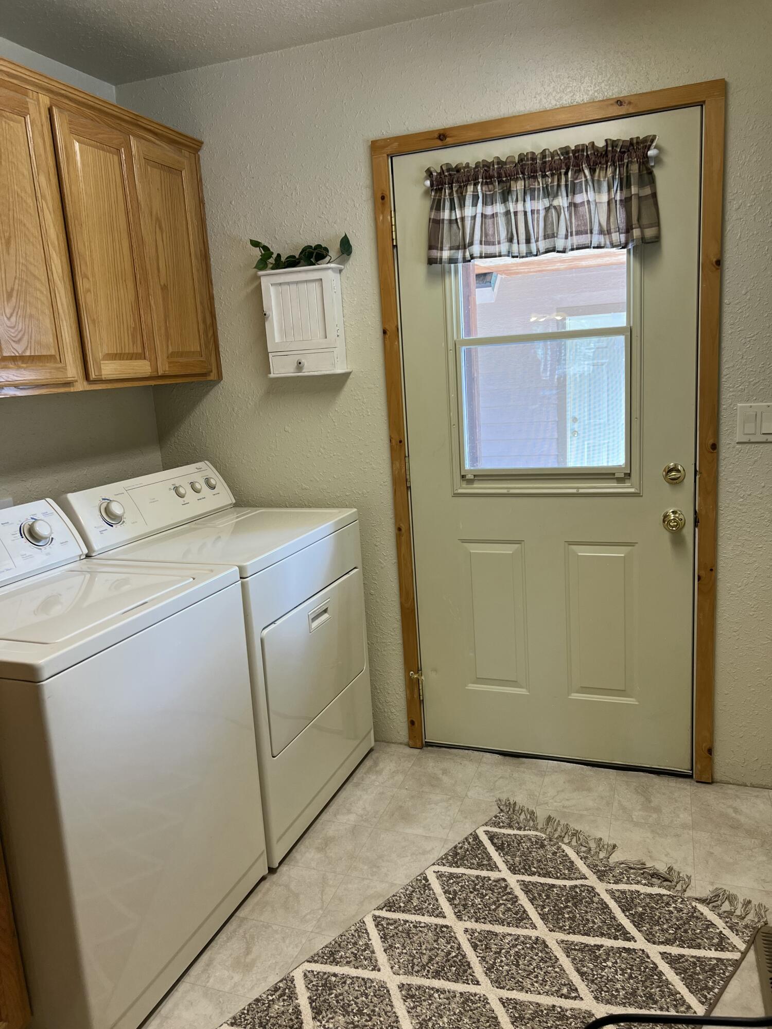 La Pine, Oregon 97739, United States, 2 Bedrooms Bedrooms, ,3 BathroomsBathrooms,Residential,Active,129780