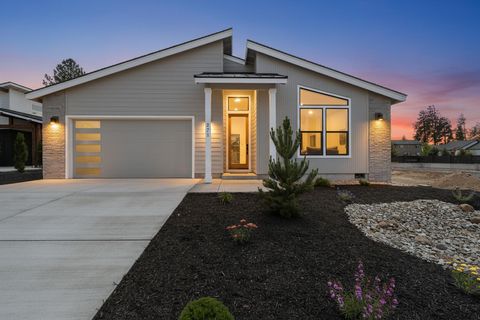 271 E Diamond Peak Avenue Sisters OR 97759