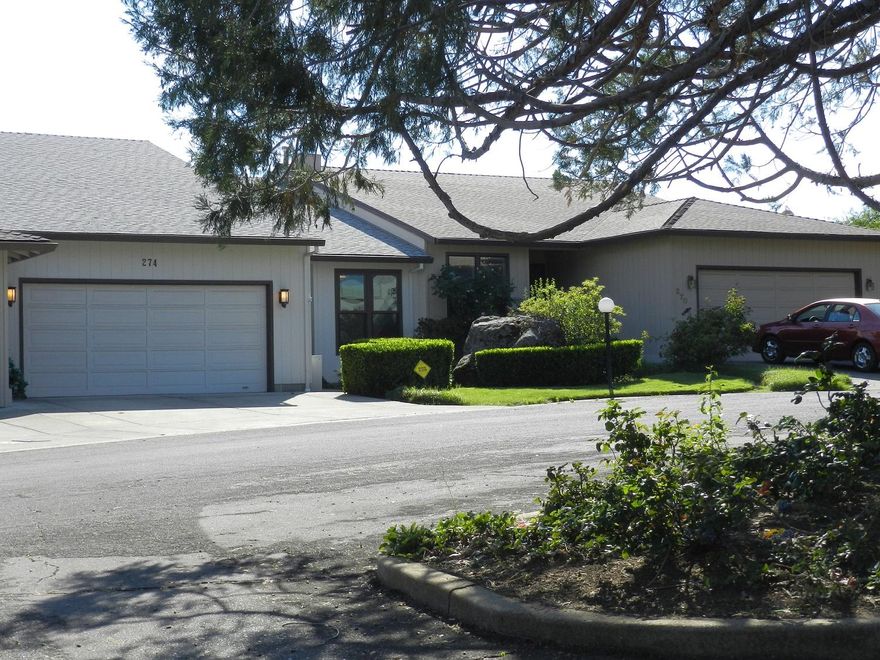 Stunning setting! Overlooking the East Medford Hills is this beautifully designed town home on an
inviting cul-de-sac with a 2 bay garage. Throughout this home you will find open spacious rooms
adorned with large windows taking in the views & glass doors from most rooms to the rear decking. The
large bright kitchen enjoys plenty of workspace, abundant cabinetry & a large pantry. The living space
boasts a cozy gas fireplace & wet bar, built in's and character abound. In the lower level you'll also find
unfinished bonus space to be creative with or use for more storage. This incredible mid 90's home offers
2575 sq ft, 3 full bedrooms, 2.5 baths, a large office that's sure to please with main level master & ensuite with walk in closet. Outlooking the lower & upper levels are covered decking to receive the
terraced East Medford landscape. Enjoy peaceful nature from this beautiful East side townhome, and take in the amenities with an in ground pool & clubhouse for those hot summer days