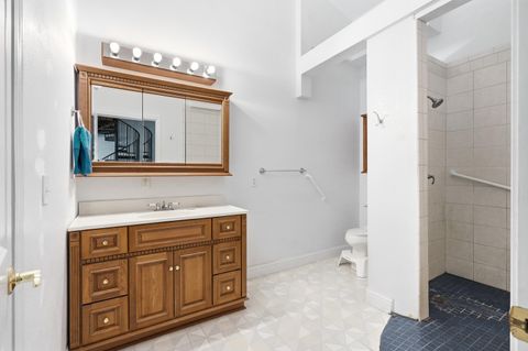 Tiny photo for 827 Summit Loop, Grants Pass, OR 97527 (MLS # 220219582)