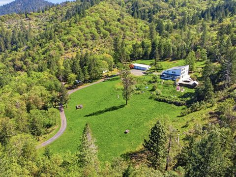 Tiny photo for 827 Summit Loop, Grants Pass, OR 97527 (MLS # 220219582)