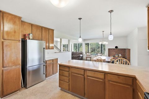 Tiny photo for 827 Summit Loop, Grants Pass, OR 97527 (MLS # 220219582)