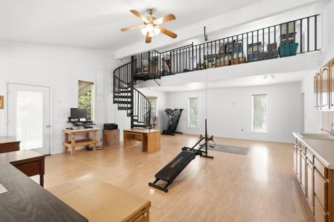 Tiny photo for 827 Summit Loop, Grants Pass, OR 97527 (MLS # 220219582)