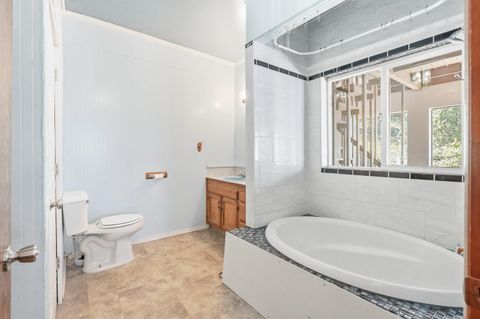 Tiny photo for 827 Summit Loop, Grants Pass, OR 97527 (MLS # 220219582)