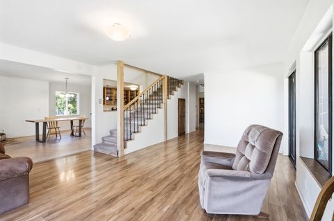 Tiny photo for 827 Summit Loop, Grants Pass, OR 97527 (MLS # 220219582)