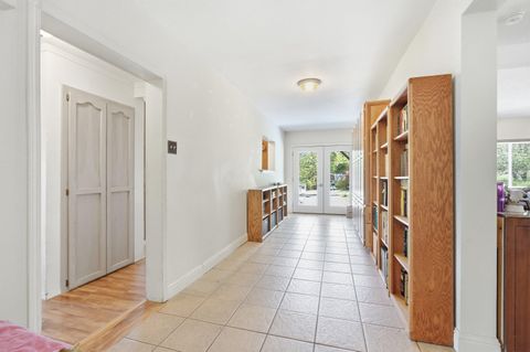 Tiny photo for 827 Summit Loop, Grants Pass, OR 97527 (MLS # 220219582)